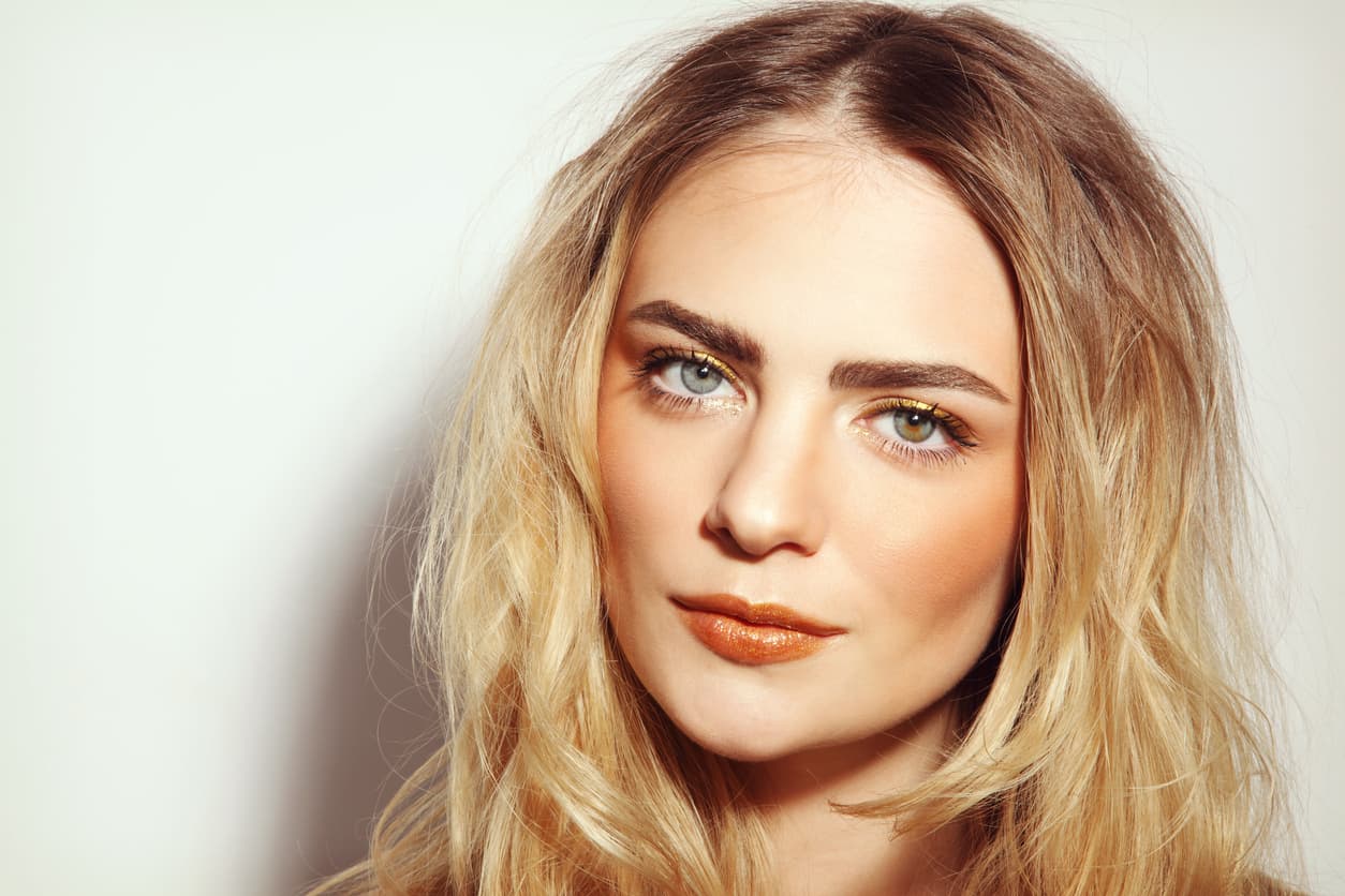 ¡Adiós, ojos de mapache! Esta es la manera correcta de aplicar el corrector de ojeras