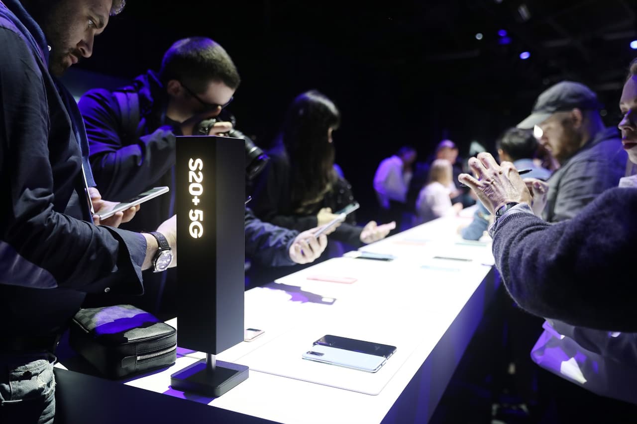 Samsung humilló a Apple con sus nuevos celulares: la pantalla plegable es de lo más futurista