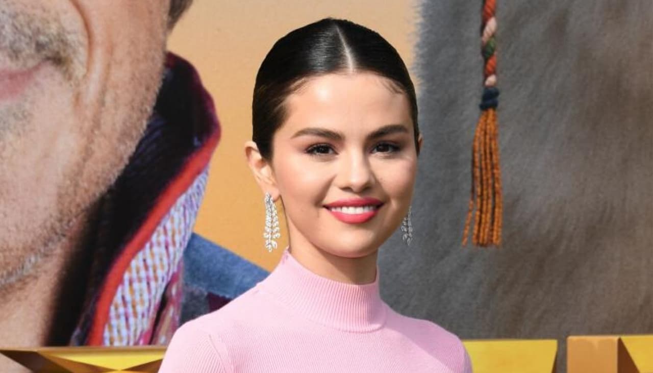 Selena le dijo 'adiós' al abdomen plano: demostró que puedes usar bikini con 'lonjitas'