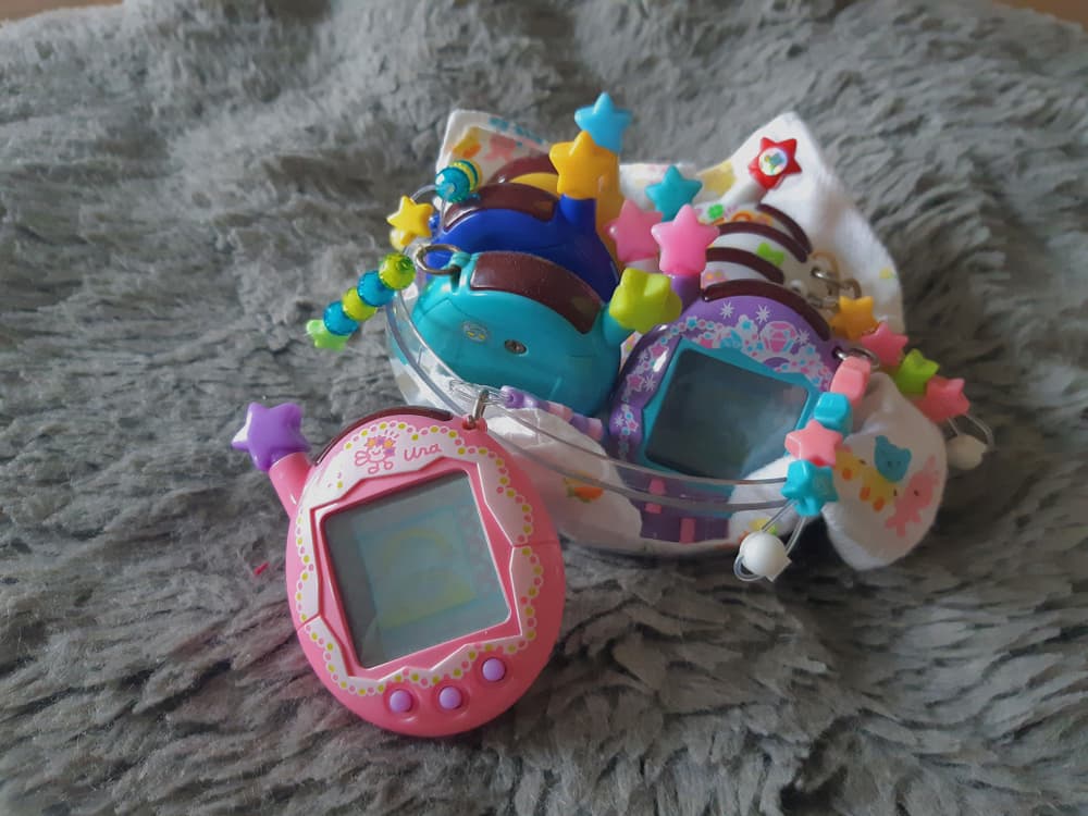 El Tamagotchi está de vuelta y nuestro niño interior está ansioso por cuidarlo de nuevo