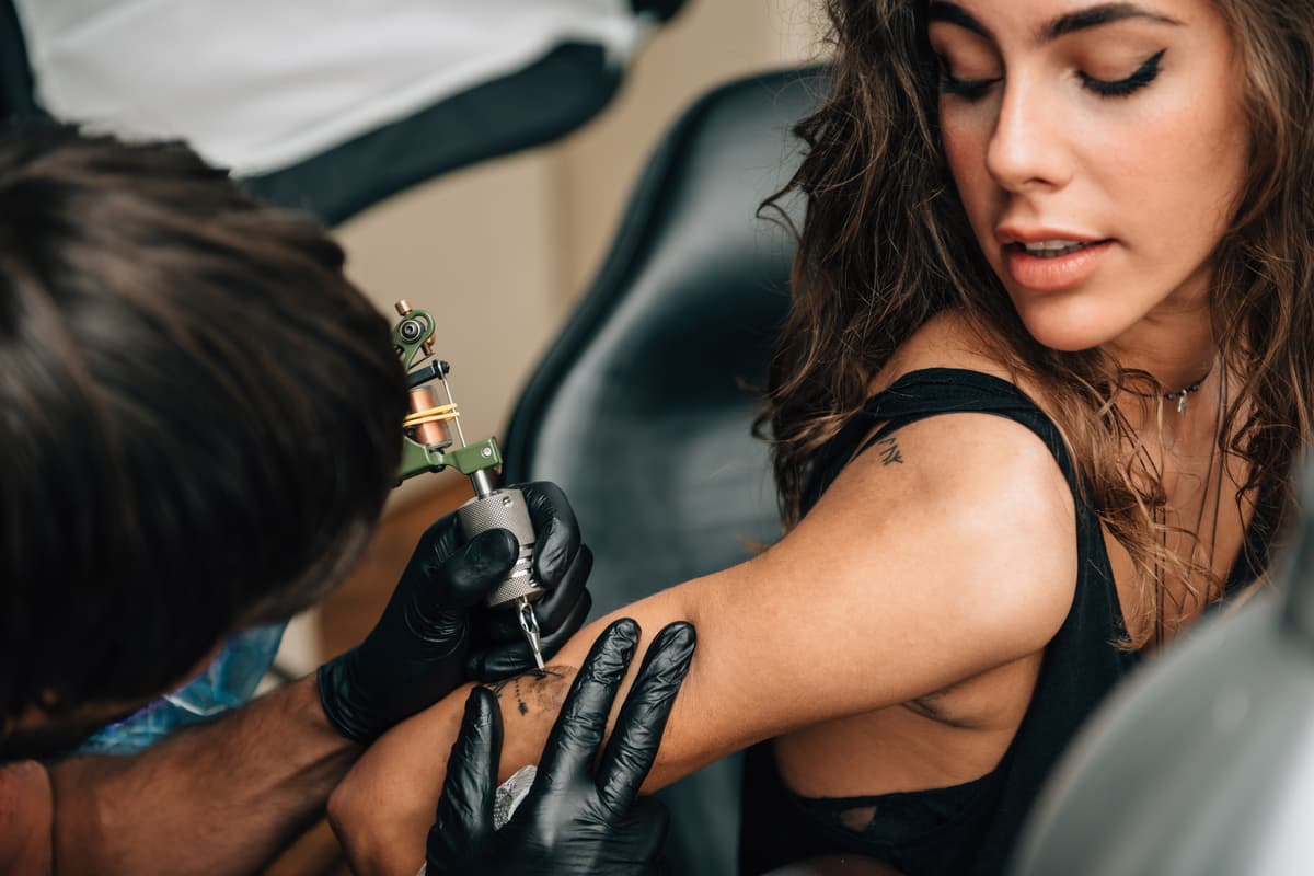 Las zonas más dolorosas y las menos sensibles para hacerte un tatuaje ¿listo para rayarte?