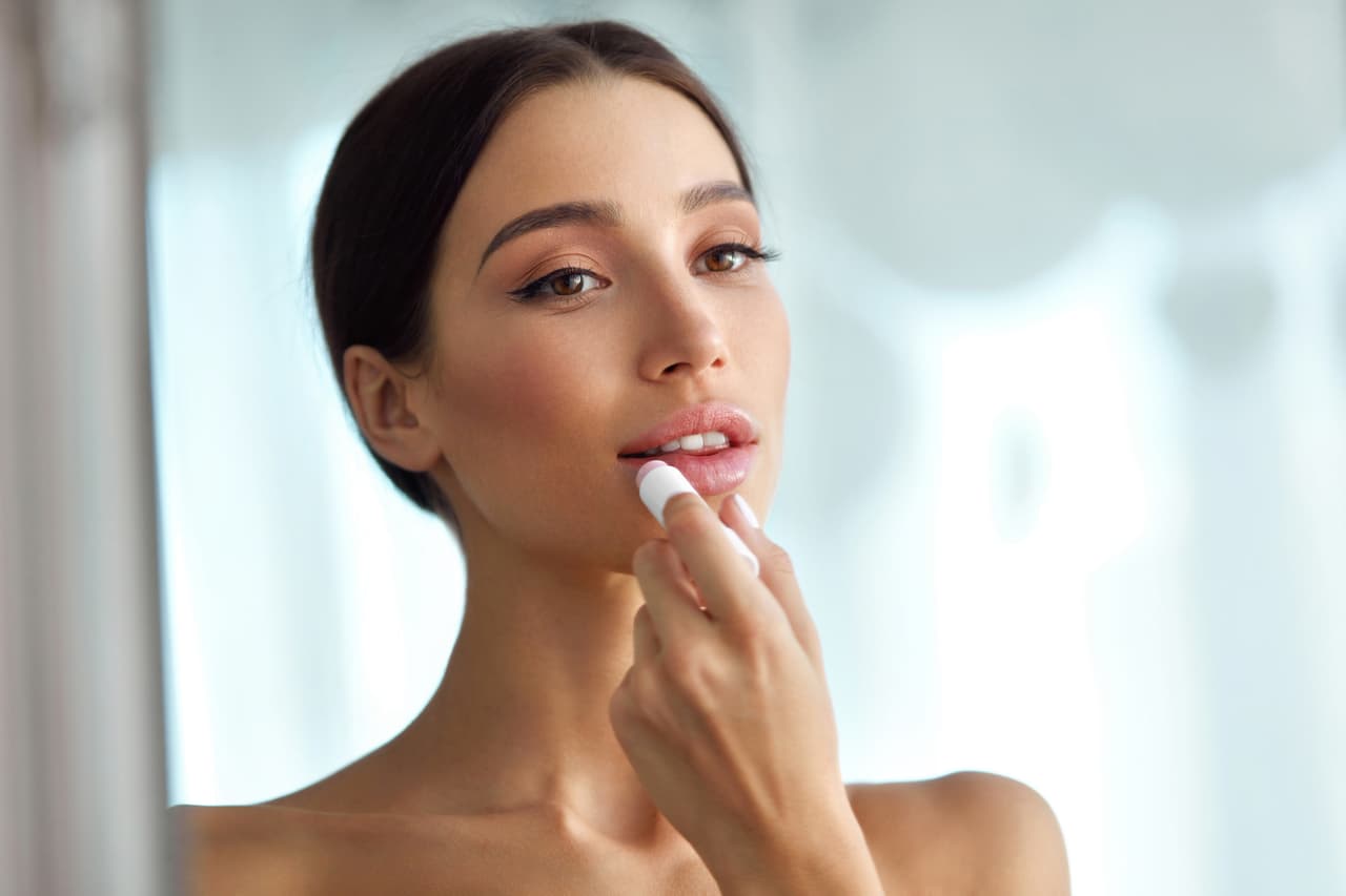 9 tips de maquillaje para verte más joven: el color de tu labial cambia completamente tu rostro