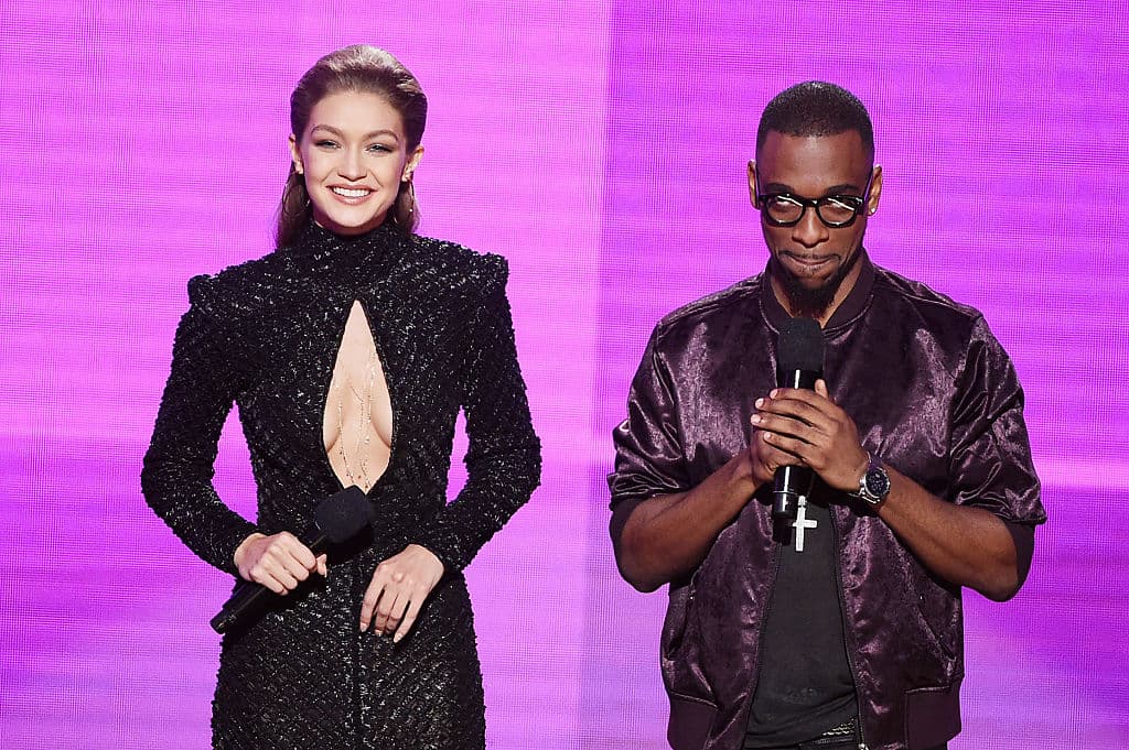 13 looks de los AMAS que le robaron todo el protagonismo a la música