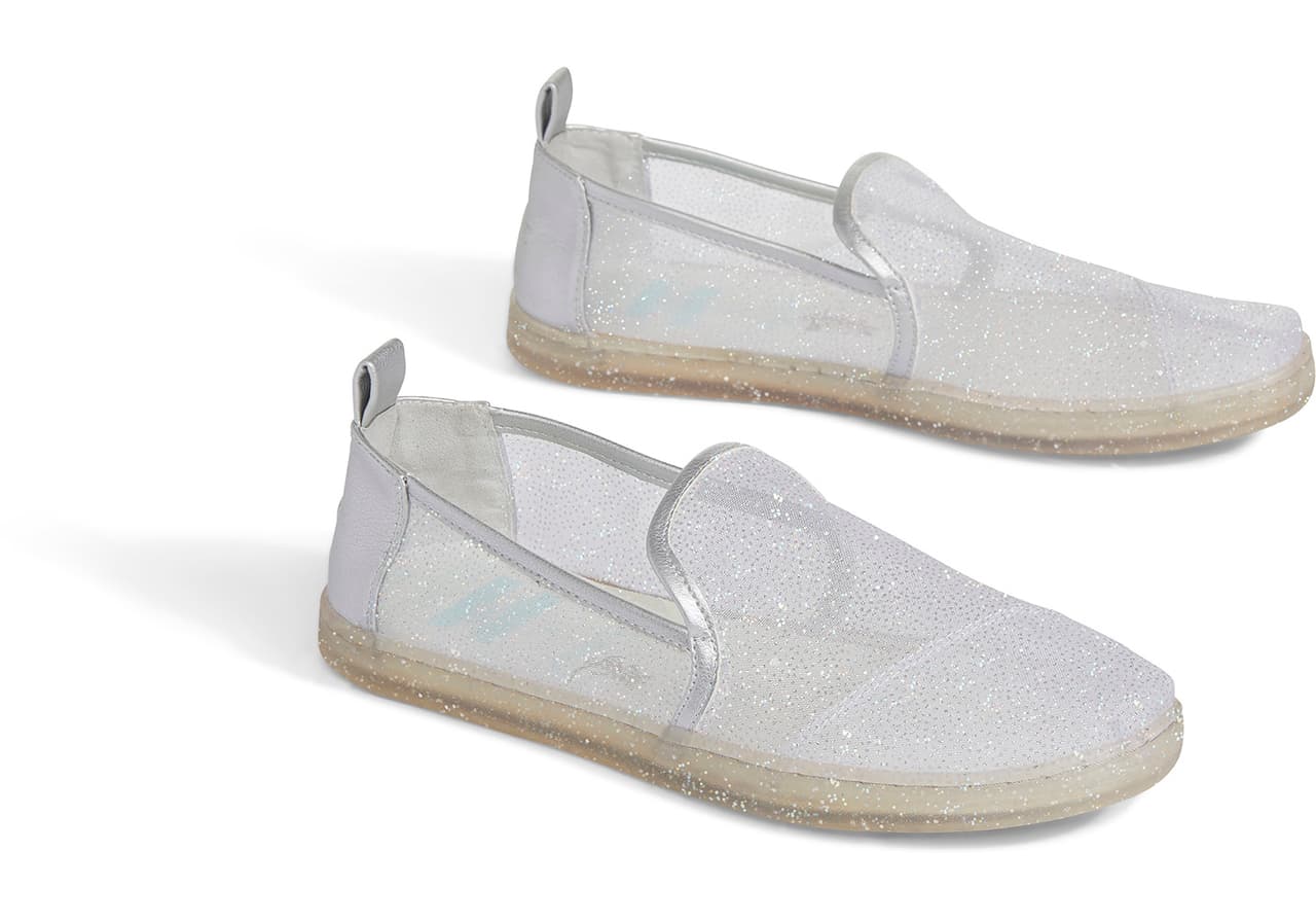Te sentirás como La Cenicienta con estas zapatillas de «cristal» creadas por Disney