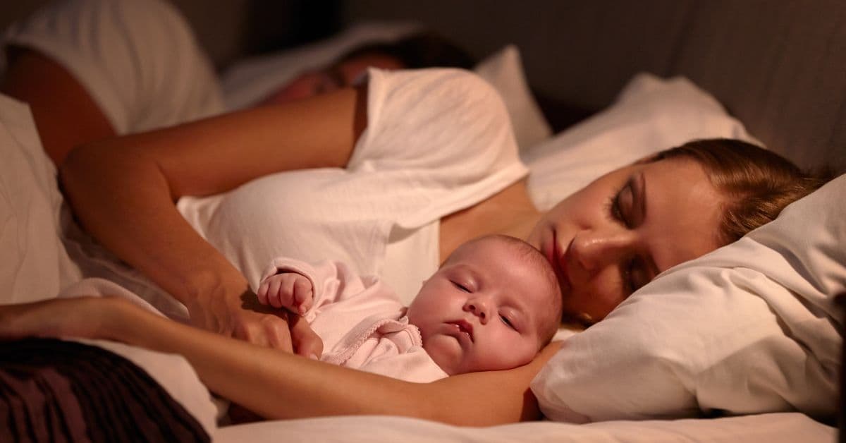 Alertan sobre productos usados para dormir a los bebés, cómo verificar los que usas