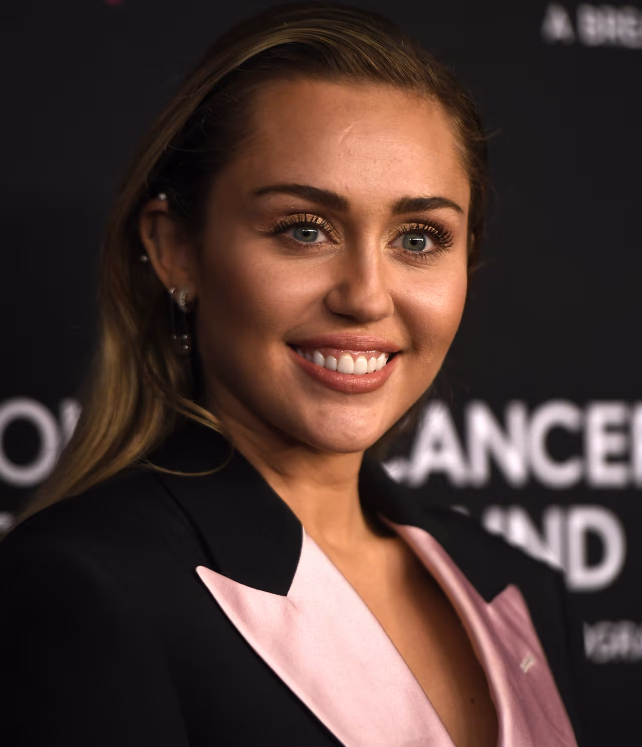 Miley dedicó un mensaje muy emotivo a su amiga que falleció y le hizo ...