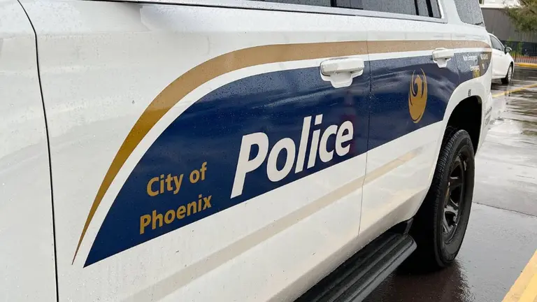 Mujer resulta herida tras enfrentamiento con policía en Phoenix