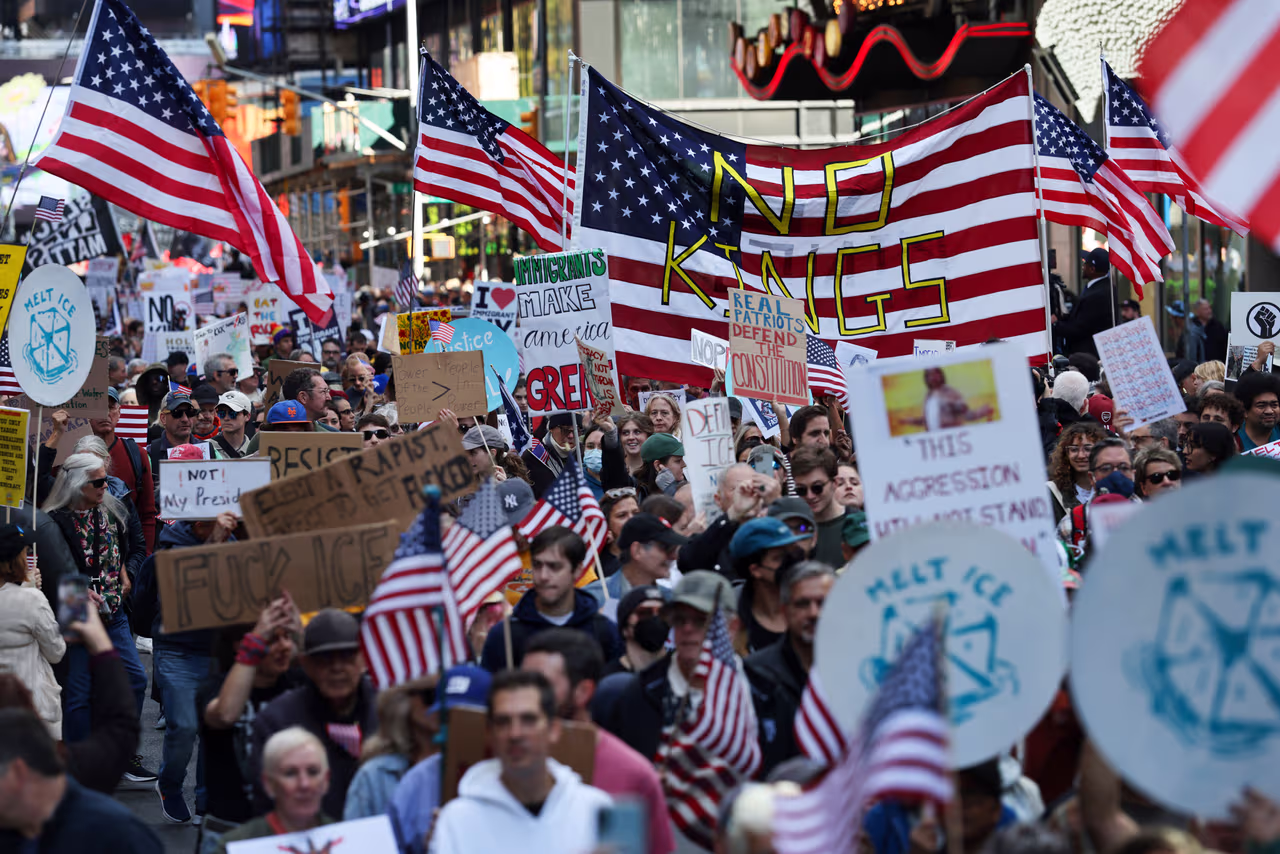 No Kings Day: miles salen a protestar contra políticas de Trump en ...