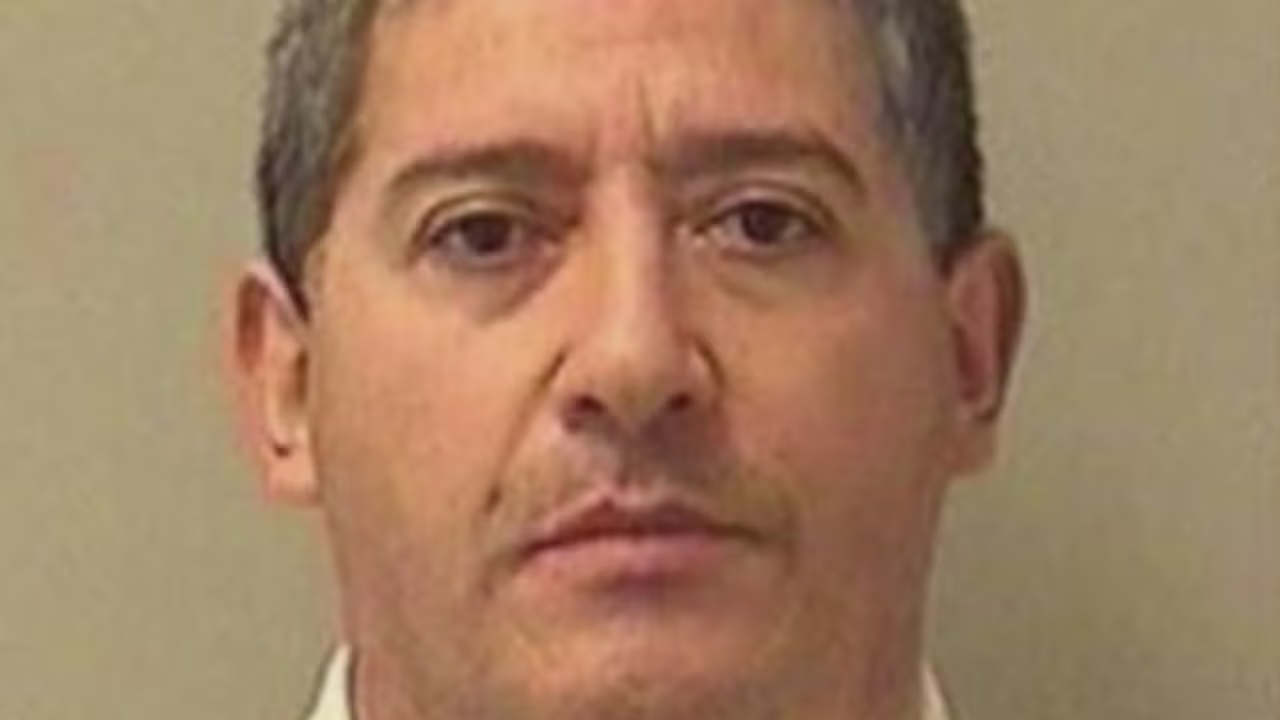 Deportan a un sacerdote colombiano acusado de abuso sexual criminal ...