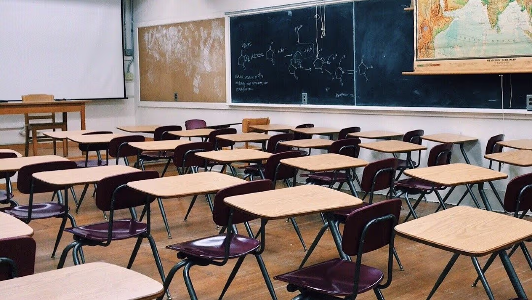 Más de 30 escuelas de Illinois en riesgo por recorte de fondos ...
