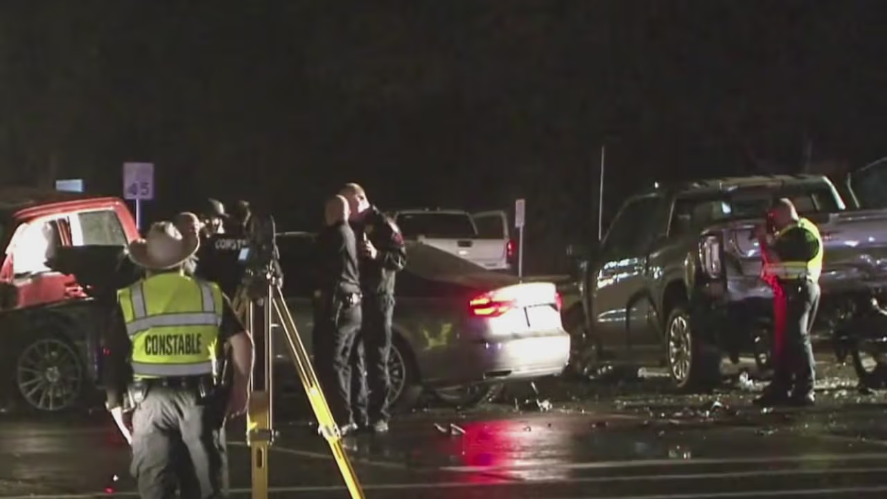 Muere una madre y sus dos hijos en accidente que involucra nueve autos ...