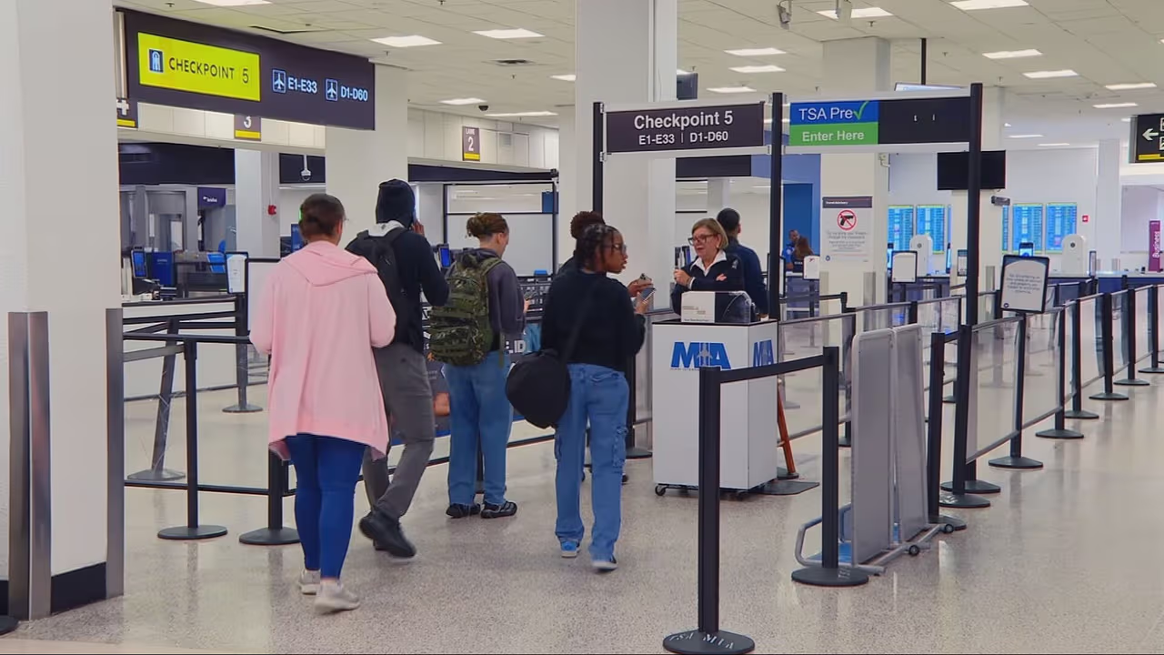 Cómo afecta a viajeros en el aeropuerto de Miami el cierre del gobierno ...