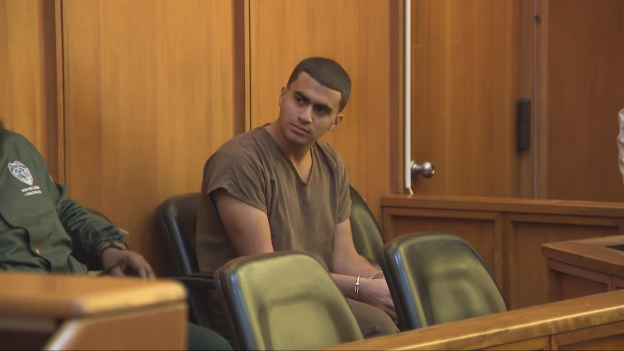 Defensa de Derek Rosa, adolescente acusado de asesinar a su mamá, sufre ...