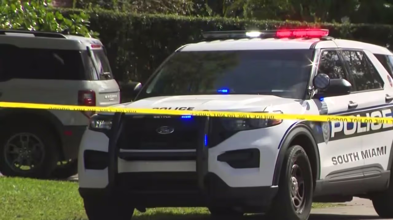 Hallan a dos hombres muertos en una casa de South Miami | Video ...