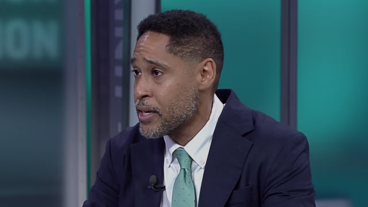 Peguero presenta propuestas de reforma en salud y migración