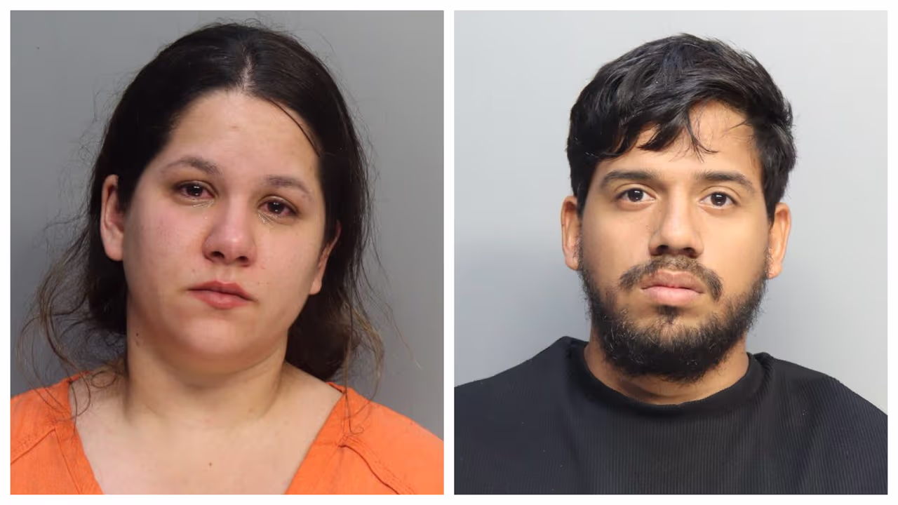 Padres son acusados de dejar a su hijo de 2 años en un carro mientras ...