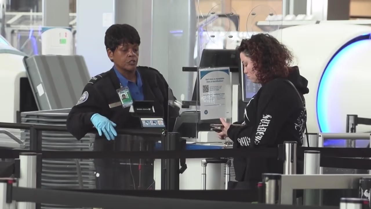Escasez de agentes de TSA debido al ‘shutdown’ del gobierno federal ...