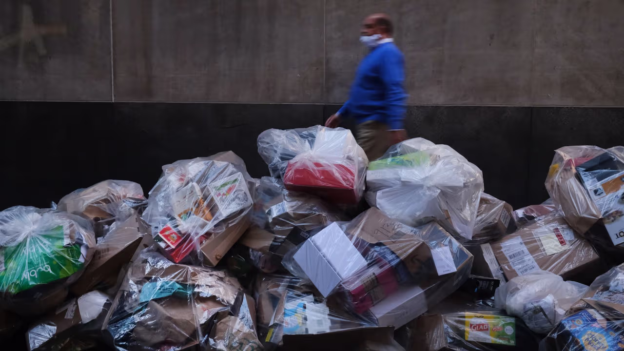 Comunidad de Queens se queja de basura acumulada en las calles ...