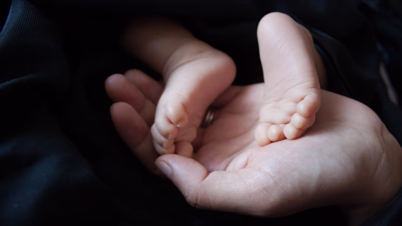 Un nouvel homme de Kensington fait face à des accusations pour blessures graves à un bébé de 2 mois | Univision 65 Philadelphie WUVP