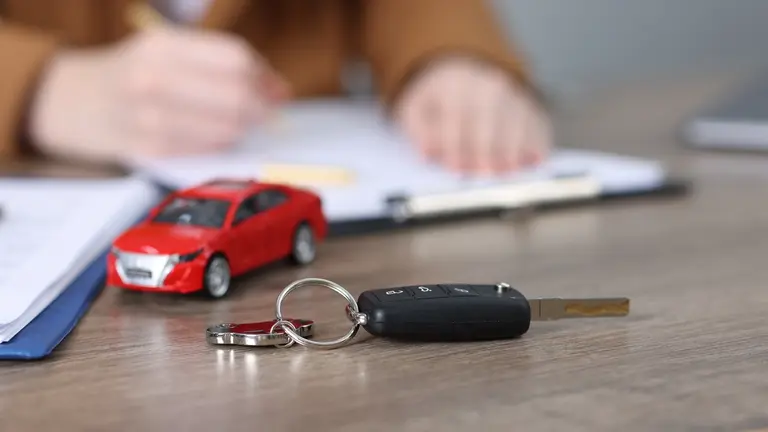 Te explicamos sí es mejor comprar un auto nuevo o uno usado en caso de que aumenten los aranceles | Video | Univision  Sacramento KUVS | Univision