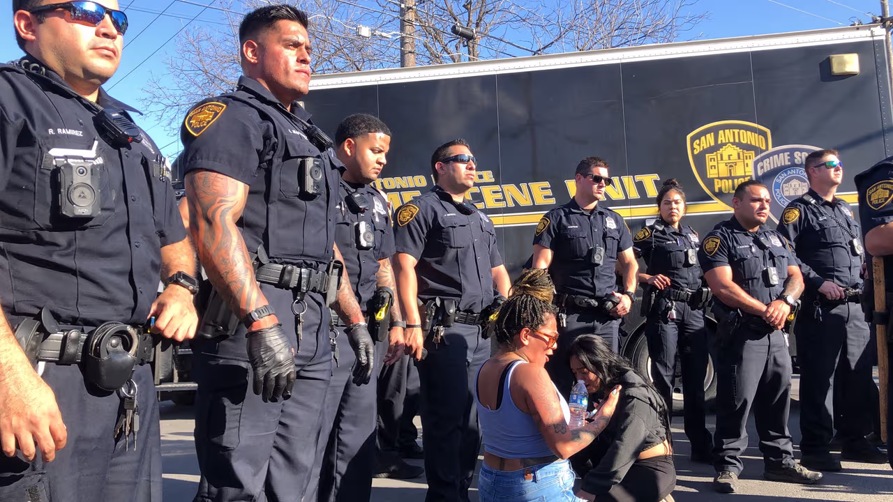 SAPD revela los nombres de los policías que dispararon hasta nueve ...