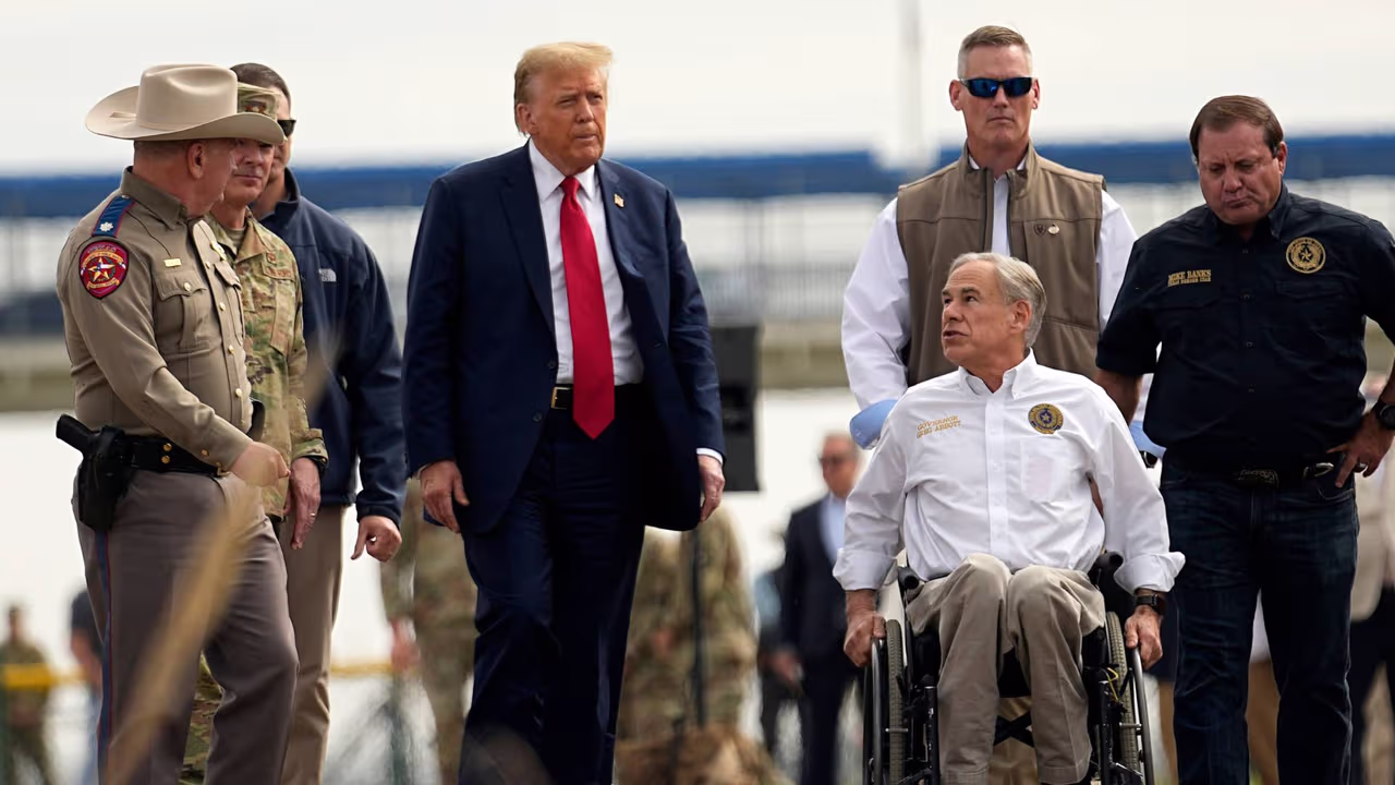 Donald Trump visita la frontera en Eagle Pass, Texas | Video ...