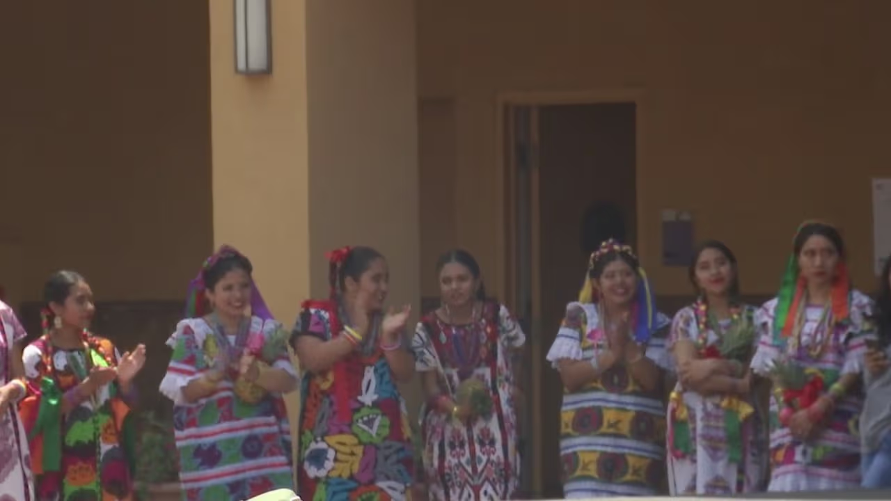 Con música y bailes típicos se celebró el Cinco de Mayo en la Plaza de ...