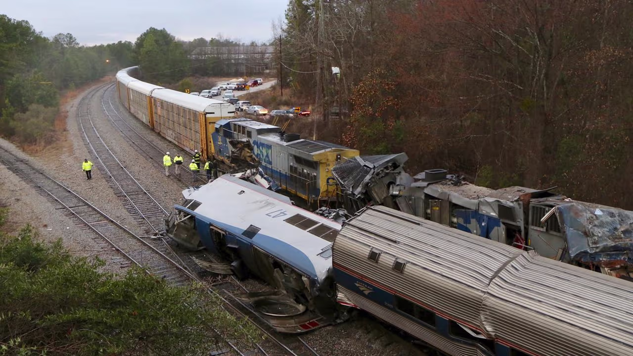 Al menos 2 muertos y más de 100 heridos en choque de trenes en Carolina ...