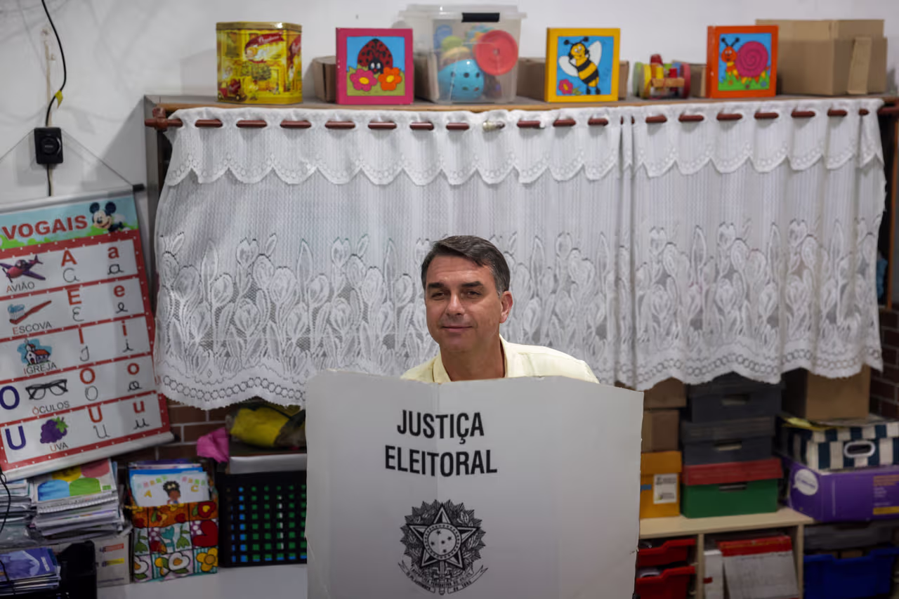Flávio Bolsonaro, el heredero de la ultraderecha que desafía a Lula