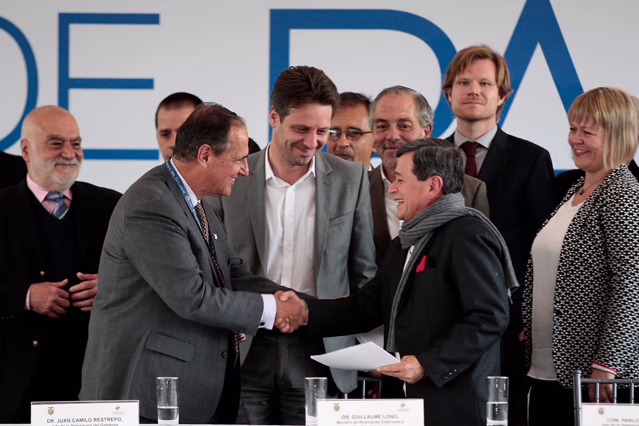 Las seis claves del primer diálogo de paz entre el ELN y el gobierno de ...