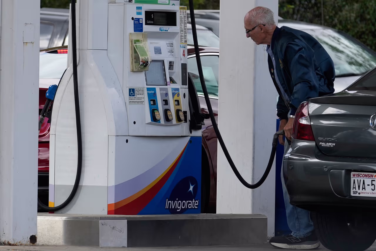 Gasolina en Estados Unidos supera los 4 dólares por galón durante un récord de 158 días