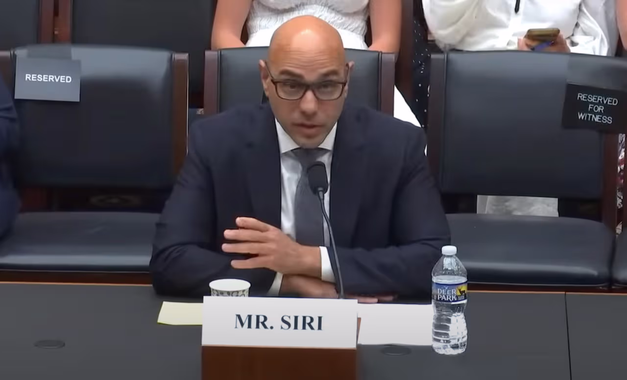 Aaron Siri, conocido abogado antivacunas y mano derecha de Robert F ...