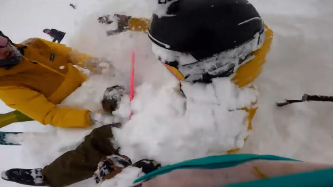 Mira el frenético rescate de un esquiador que se quedó atrapado en la ...