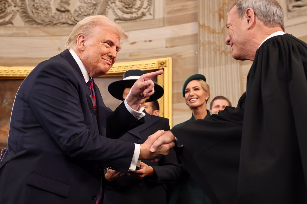 La Corte Suprema permite al gobierno de Trump congelar temporalmente ...