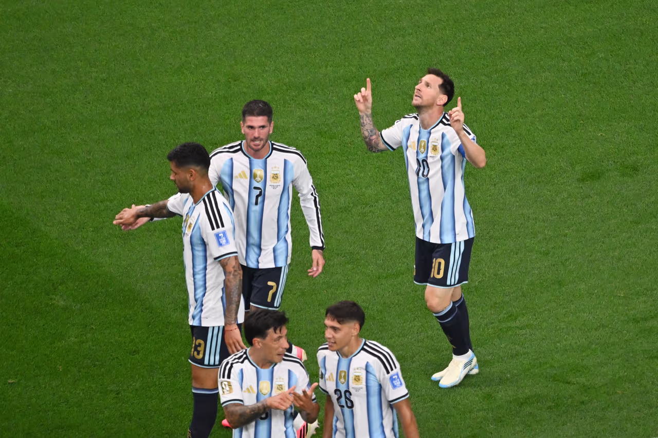 Lionel Messi breaks the World Cup record of goals and overcomes Klose and the Ronaldo phenomenon