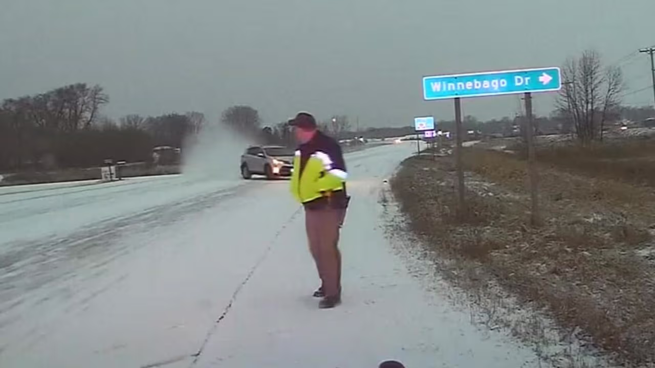Este conductor pierde el control de su auto y se encuentra de frente a ...