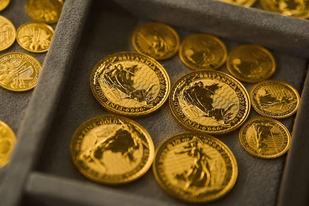 El precio del oro se dispara a nuevos récords en medio del cierre del ...