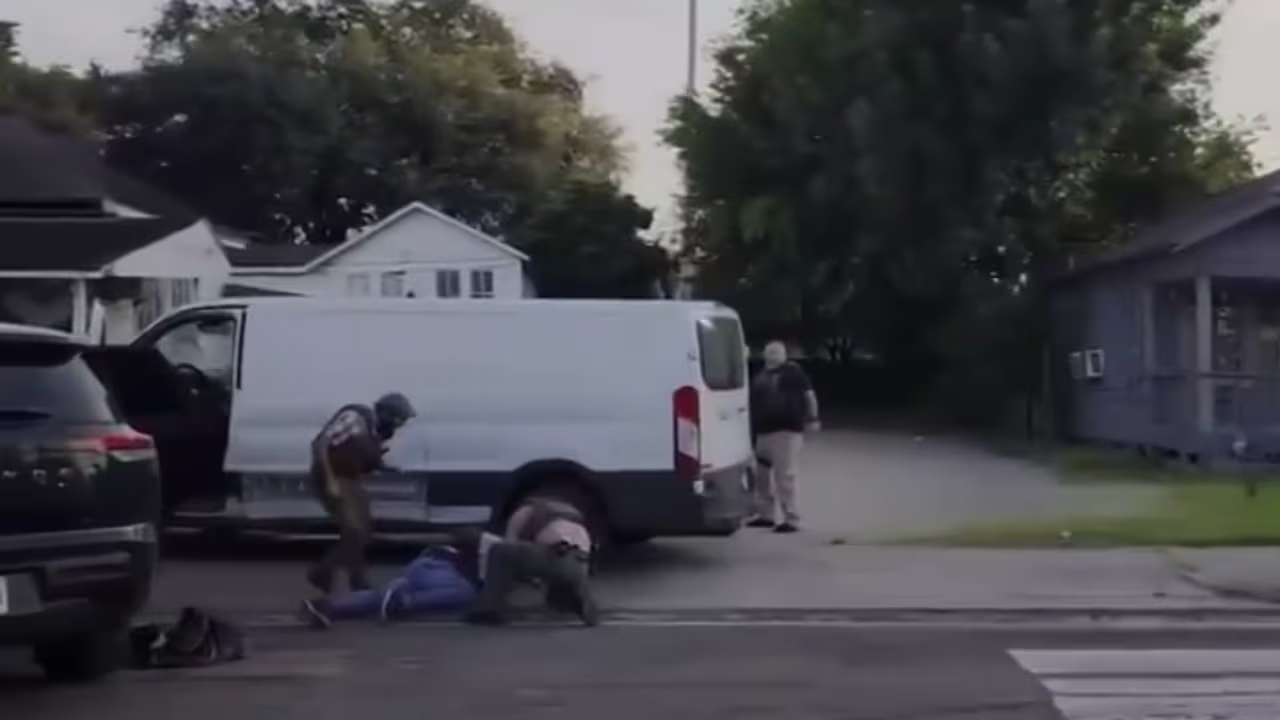 Más de 20 personas han sido blanco de disparos por parte de agentes del ICE desde que el presidente Trump regresó a la Casa Blanca