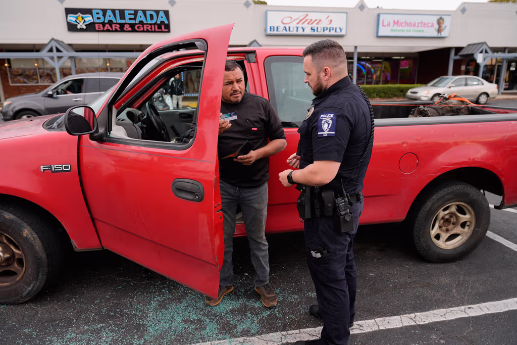 « J’ai vu des Latinos courir »: ils rapportent que des agents fédéraux ont commencé des opérations d’immigration à Charlotte | Univision Nouvelles Immigration