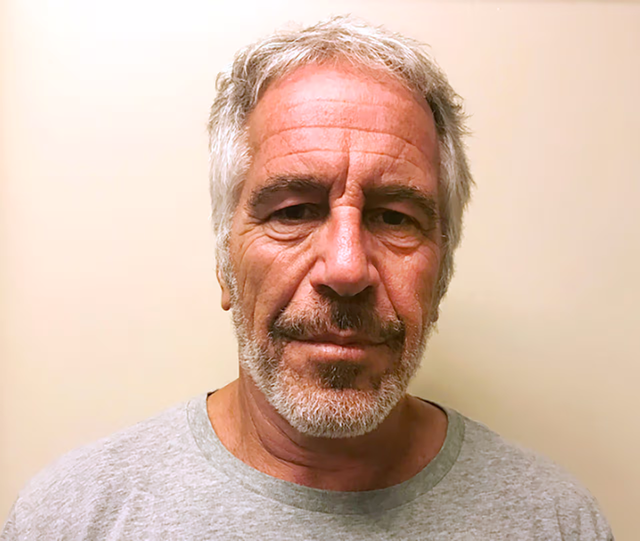 Image accompanying Epstein está viviendo en su rancho de Nuevo México