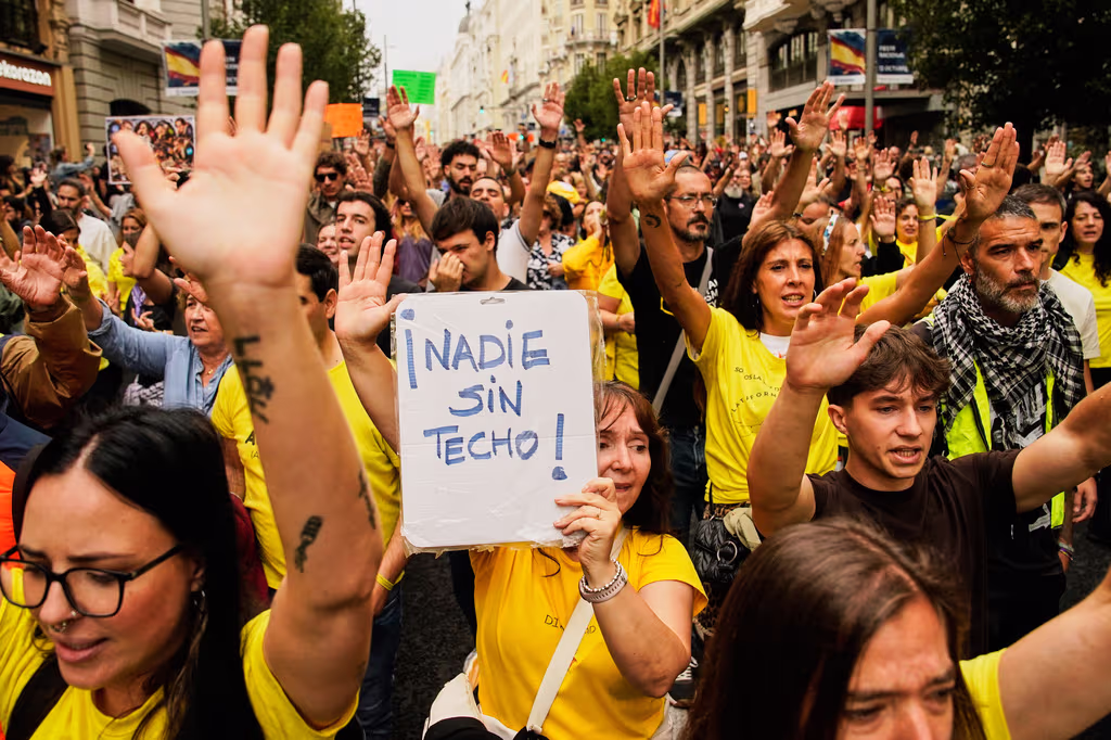 Cómo el desahucio de una mujer de 87 años desató una crisis de protestas en las calles que obligó al presidente a convocar a elecciones emergentes