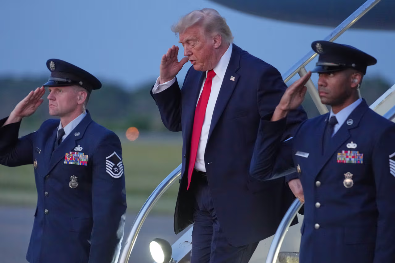 Donald Trump confirma que Irán derribó un helicóptero militar de EEUU en el estrecho de Ormuz y advierte que 