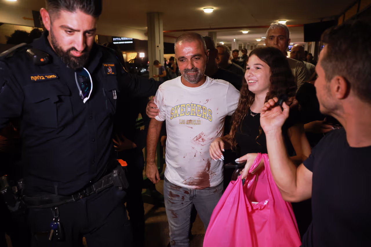 Netanyahu recibe al pasajero que sometió al atacante y recuperó el control en pleno vuelo de Flydubai
