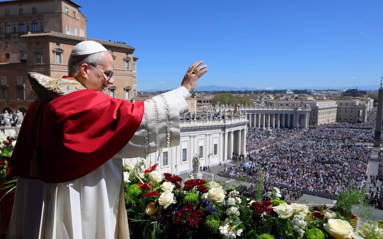 Papa León XIV llama a la paz global en su primera misa de Pascua ante ...