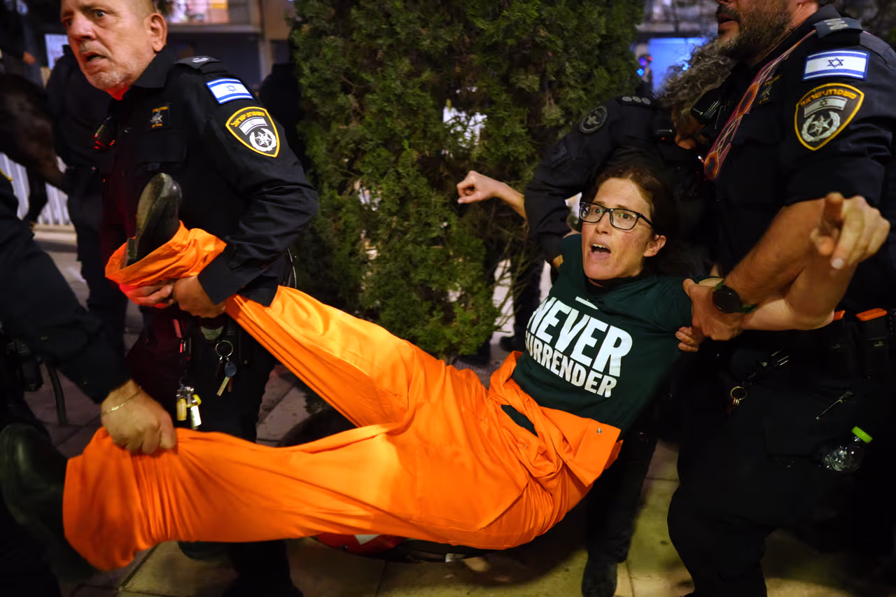 Policía de Israel dispersa protesta contra guerra con Irán y detiene a ...