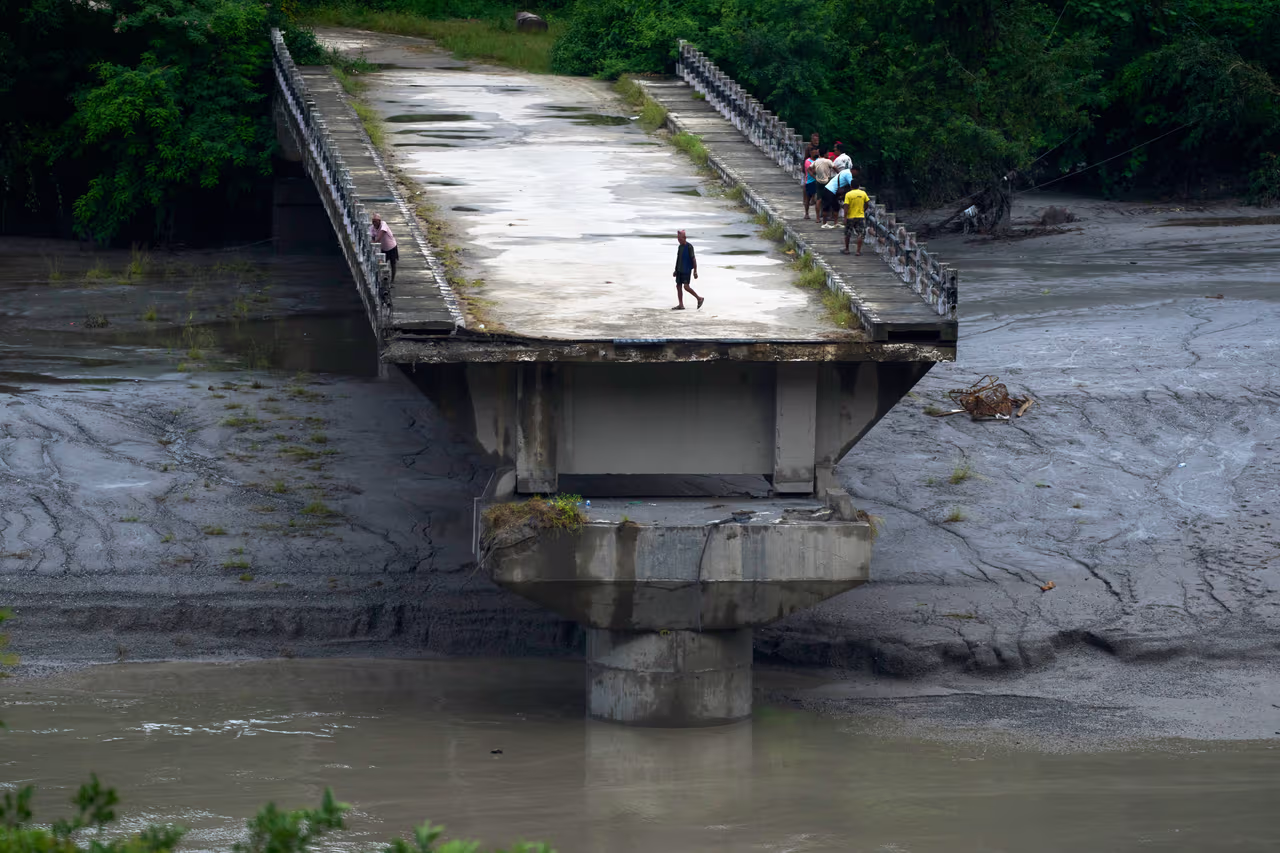 Népal : Deux Travailleurs Sauvés d'un Tunnel Neuf Jours Après des Inondations