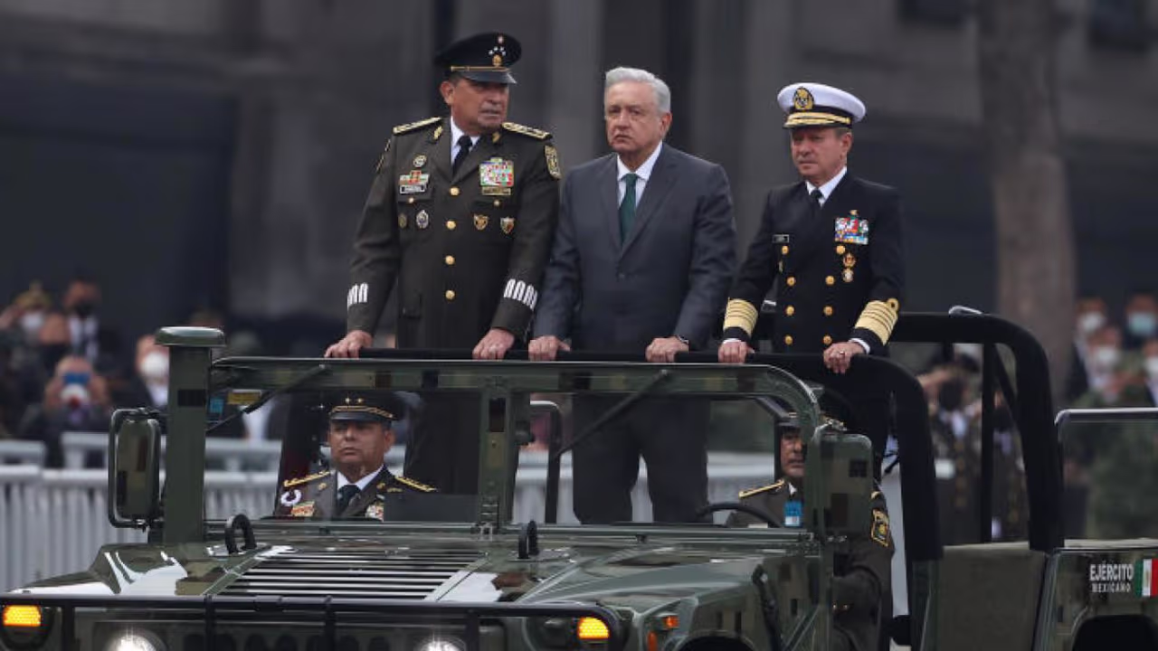 AMLO asegura que no espían a nadie, tras el hackeo a la Secretaría de ...