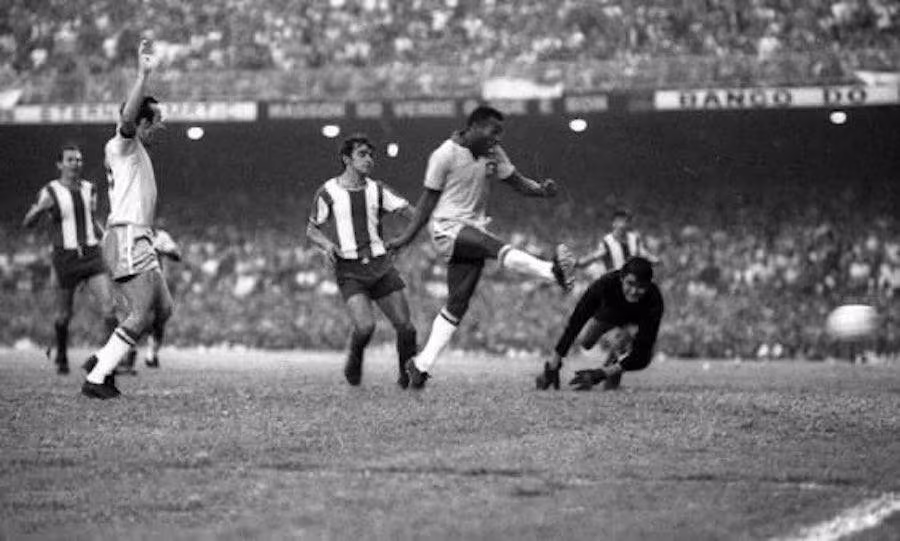 Image accompanying “El fútbol mundial está de luto.. en paz descanse el REY PELÉ…".