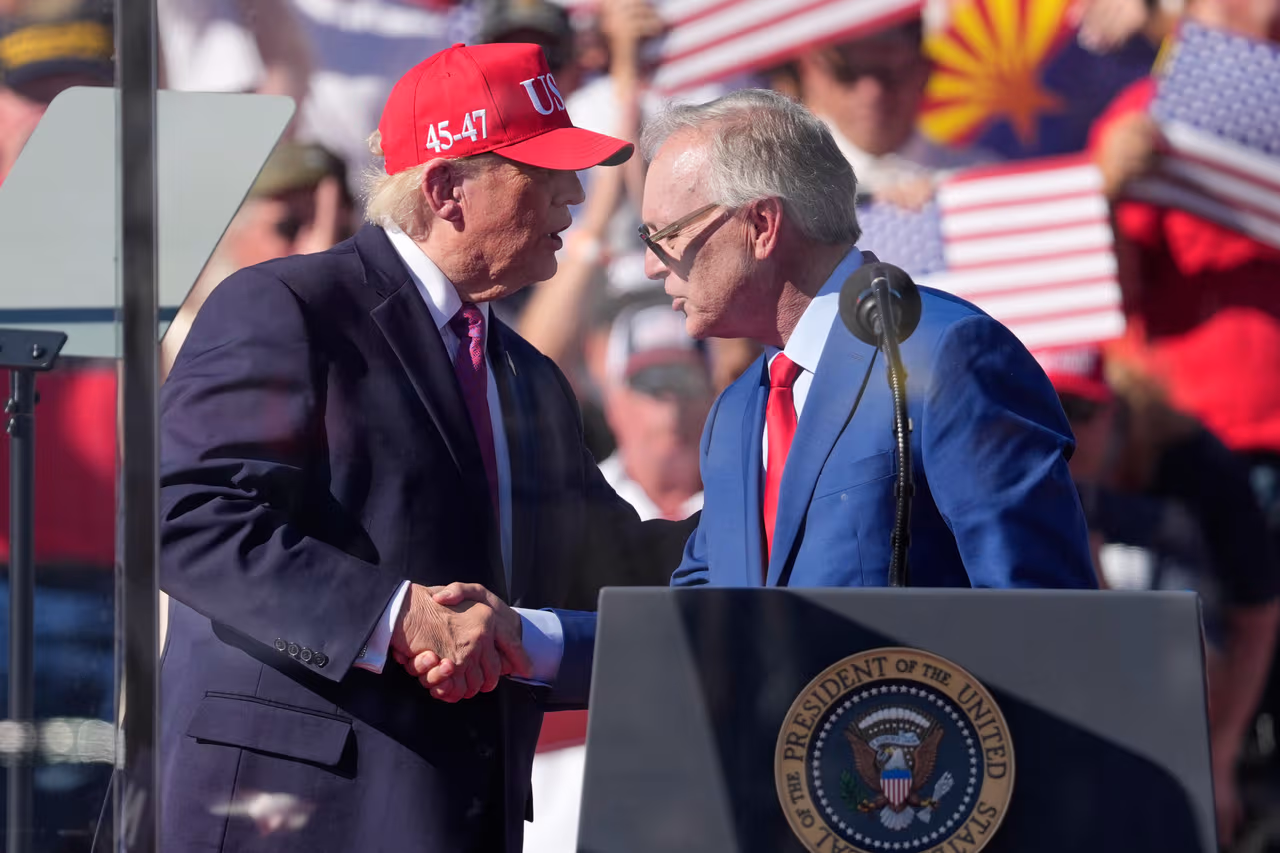 Donald Trump busca dar un impulso a los candidatos republicanos en su gira por Arizona y Montana