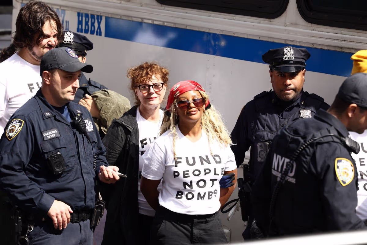 Susan Sarandon y Hannah Einbinder, entre los famosos de Hollywood detenidos durante protesta contra Netanyahu en Nueva York